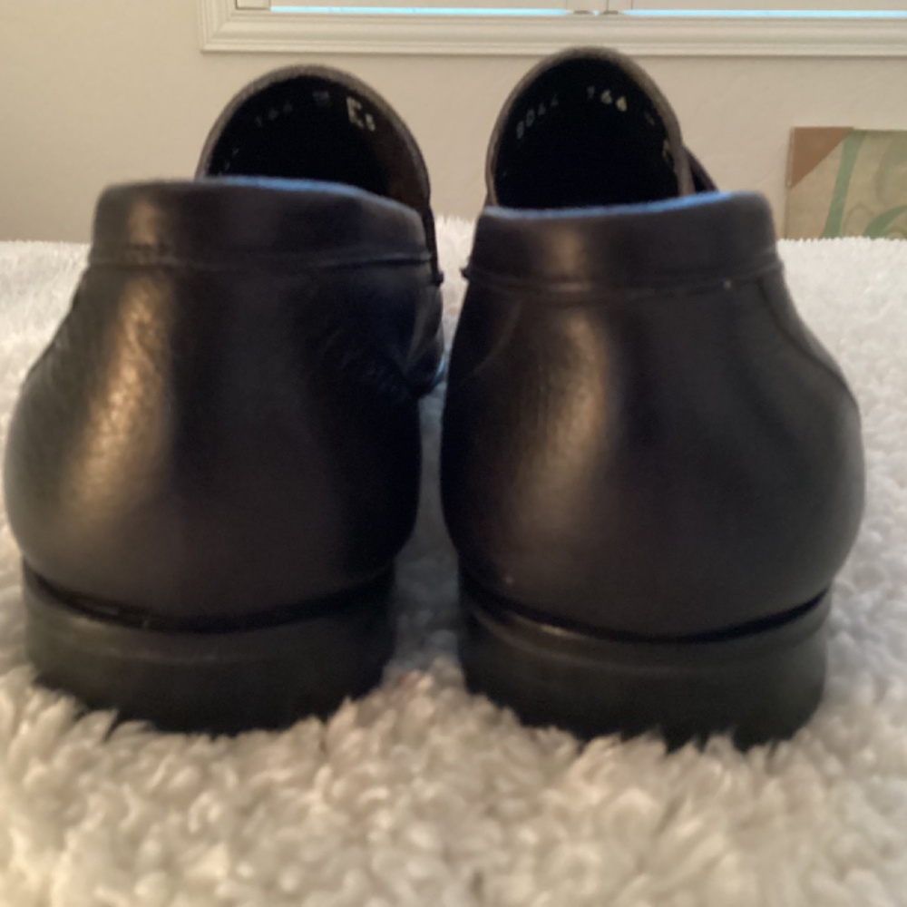 Avi Rossini, NWT, men’s navy blue loafers with tassels, size 5 - Picture 4 of 10